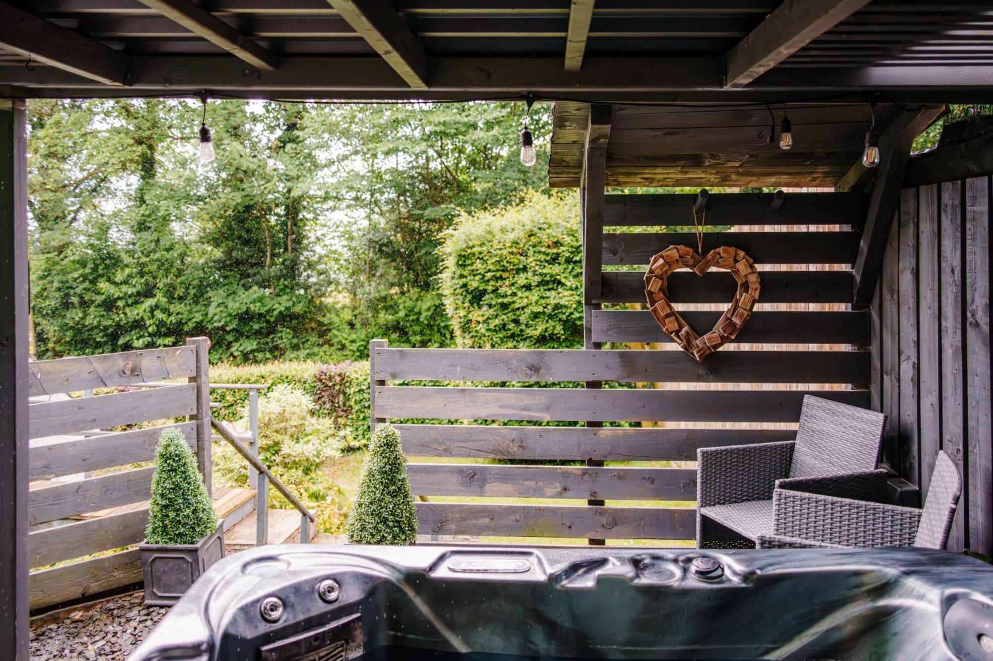 Villa Squirrel Bank, With A Hot Tub & Parking Bowness-on-Windermere Exterior foto